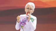 La donna di 68 anni, arrivata seconda a una gara di canto bolero, continua ad attirare l'attenzione.