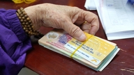 The 87-year-old woman accepted the loss of money for the power of attorney despite her pension being only 4.3 million VND.