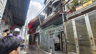 Kebakaran rumah terjadi di Kota Ho Chi Minh pagi ini; polisi dengan cepat memadamkan api.