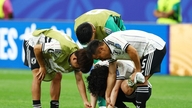 A estrela japonesa caiu em prantos e desabou em campo após um erro "fatal".
