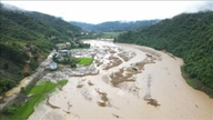 Risiko banjir kilat dan tanah runtuh di bandar Dien Bien dan Hai Phong.