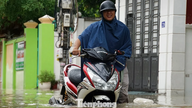Nhiều phố trung tâm Hải Phòng ngập sâu từ sáng đến trưa