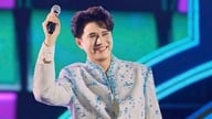 호치민시 50주년 기념 행사의 사회를 맡은 남자 MC는 누구인가요?