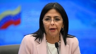 شكر الرئيس المؤقت لفنزويلا فيتنام على إرسال فريق إغاثة من الزلزال.