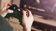 Escaneo y bloqueo de videojuegos en línea que infringen la ley.