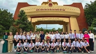 คณะผู้แทนจากโรงเรียนสองภาษาเหงียนดูลาว-เวียดนาม ได้สัมผัสวัฒนธรรมและประวัติศาสตร์ของเวียดนาม