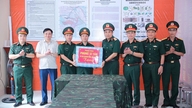 General Phung Si Tan inspects the work of clearing mines and searching for the remains of fallen soldiers in Tuyen Quang.