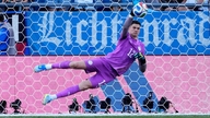 O herói paraguaio que eliminou a Alemanha da Copa do Mundo teve que vender todos os seus pertences para salvar seu filho.