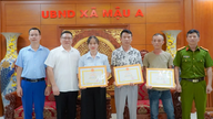 Ba người cứu một phụ nữ tâm thần nhảy xuống dòng nước xiết lúc rạng sáng