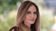 Angelina Jolie bevallotta, hogy Brad Pitt-tel való szakítása óta 10 éve nem randizott senkivel.