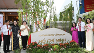 A Sra. Van Thi Bach Tuyet, Secretária Adjunta do Comitê do Partido da Cidade de Ho Chi Minh, participou da inauguração do Espaço Cultural de Ho Chi Minh.