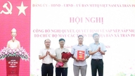 Tran Phu kommune omorganiserer sin administrative struktur i 15 landsbyer etter omstrukturering.