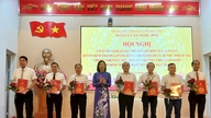La commune de Ngoc Hoi annonce des résolutions concernant la création de villages et la restructuration de son organisation du personnel après réorganisation.