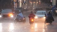 Varsel om tordenvær med lyn, hagl og sterk vind i løpet av natten og tidlig morgen i Hanoi.