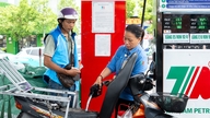 Kerajaan telah bersetuju untuk melanjutkan pengurangan cukai ke atas petrol dan bahan api penerbangan sehingga 30 September.