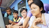Markah peperiksaan kemasukan untuk gred 10 telah meningkat dengan mendadak, dengan Bandar Raya Ho Chi Minh melebihi sasaran pendaftaran.