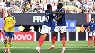 Mbappé gör två mål, Frankrike visar upp sin styrka mot Sverige.
