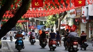 Idag inför Hanoi en lågutsläppszon; hur ska folk ta sig runt och parkera sina bilar?