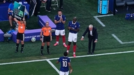 De bondscoach van het Franse nationale team boog vol bewondering zijn hoofd voor Mbappé.