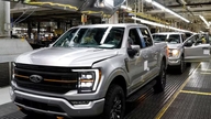 Ford återkallar över 741 000 fordon på grund av ett fel på växellådan som kan få bilen att rulla iväg.