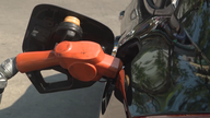 La réduction à zéro des taxes sur les carburants a été officiellement prolongée.