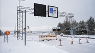 Ryssland har tillfälligt avbrutit verksamheten vid flera järnvägsövergångar med ett antal länder på sin västra flank.