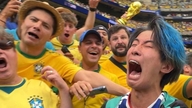 Virální reakce japonských fanoušků pláčoucích mezi brazilskými fanoušky po prohře.