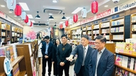 Le consul général adjoint du Japon à Hô Chi Minh-Ville raconte son expérience de recherche de livres pour apprendre le vietnamien.