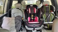 Quali sono le normative relative ai seggiolini auto per bambini nei diversi Paesi?
