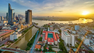 VNDIRECT Research previzionează că indicele VN va atinge 2.014 puncte până la sfârșitul anului 2026, cu o creștere a PIB-ului de 8,7% în scenariul „Răsărit de soare după furtună”.