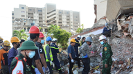 Setelah menyelamatkan 11 korban dari reruntuhan, tentara Vietnam memberikan perawatan medis kepada 26 warga sipil di daerah yang dilanda gempa di Venezuela.
