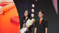 Hannah Olala reçoit le prix de la « Meilleure star du streaming premium » décerné par Shopee.