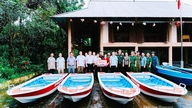 โครงการโรงไฟฟ้าพลังน้ำซงโลได้บริจาคเรือกู้ภัยให้แก่ชุมชนเวียดลัม