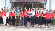 Meeting with the Hung Yen youth delegation before their participation in the Red Journey Program in China.
