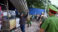 Na sequência das queixas, o Lago Dinh Cong foi inspecionado e a ordem urbana foi restabelecida.