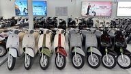 Yadea wprowadza na rynek Wietnamu kolejny niedrogi motocykl elektryczny, którego cena wynosi nieco ponad 15 milionów VND.