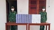 Die Grenzschutzkräfte von An Giang beschlagnahmten eine Lieferung von 1400 Päckchen geschmuggelter Zigaretten.