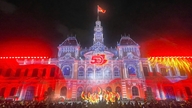 Ho Chi Minh-stadens folkkommittés högkvarter lyser i livfulla färger tack vare 3D-kartläggningsteknik.