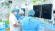 Saat mengantar anaknya ke dokter, pria itu tiba-tiba mengalami serangan jantung.