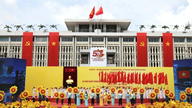 Idag, den 2 juli, firade Ho Chi Minh-staden högtidligt 50-årsdagen av den dag då Saigon-Gia Dinh-staden fick äran att bli uppkallad efter president Ho Chi Minh.