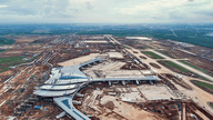 หลังจากการระงับการปฏิบัติหน้าที่ของประธานบริษัท Hancorp แล้ว บริษัทที่กำลังก่อสร้างสนามบินลองแทงมีสถานะอย่างไรบ้าง?