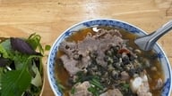 Le prix de l'essence a baissé, alors pourquoi celui du pho et des plats à base de riz n'a-t-il pas diminué ?