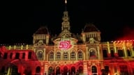 Ho Chi Minh-stad straalt in volle glorie met een groots 3D-projectieproject ter ere van het 50-jarig bestaan ​​van de stad, die vernoemd is naar president Ho Chi Minh.
