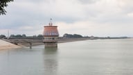 বর্ষা ও ঝড়ো মৌসুমে ডাউ টিয়েং জলাধারের নিরাপত্তা নিশ্চিত করতে সক্রিয় পদক্ষেপ নেওয়া হচ্ছে।