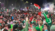 Hàng triệu CĐV Mexico xuống đường ăn mừng chiến thắng, nhiều người thiệt mạng