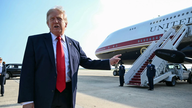 Pan Trump wspomina, że ​​zarobił prawie 1,2 miliarda dolarów będąc prezydentem.