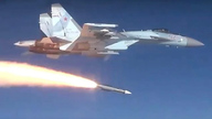 रूसी Su-35 और R-37M विमान यूक्रेनी JAS-39 ग्रिपेन का सामना करने के लिए तैयार हैं।