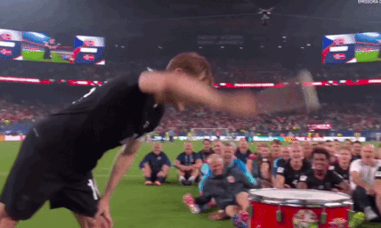 Siapakah yang mencipta sambutan Piala Dunia sehingga menimbulkan kekecohan sedemikian?
