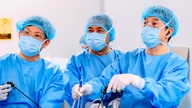 El hospital Vinmec Central Park realizó con éxito una resección hepática laparoscópica a un paciente camboyano con cáncer.