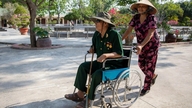 A cidade de Ho Chi Minh gastou 179 bilhões de VND para presentear pessoas com serviços meritórios e famílias carentes.